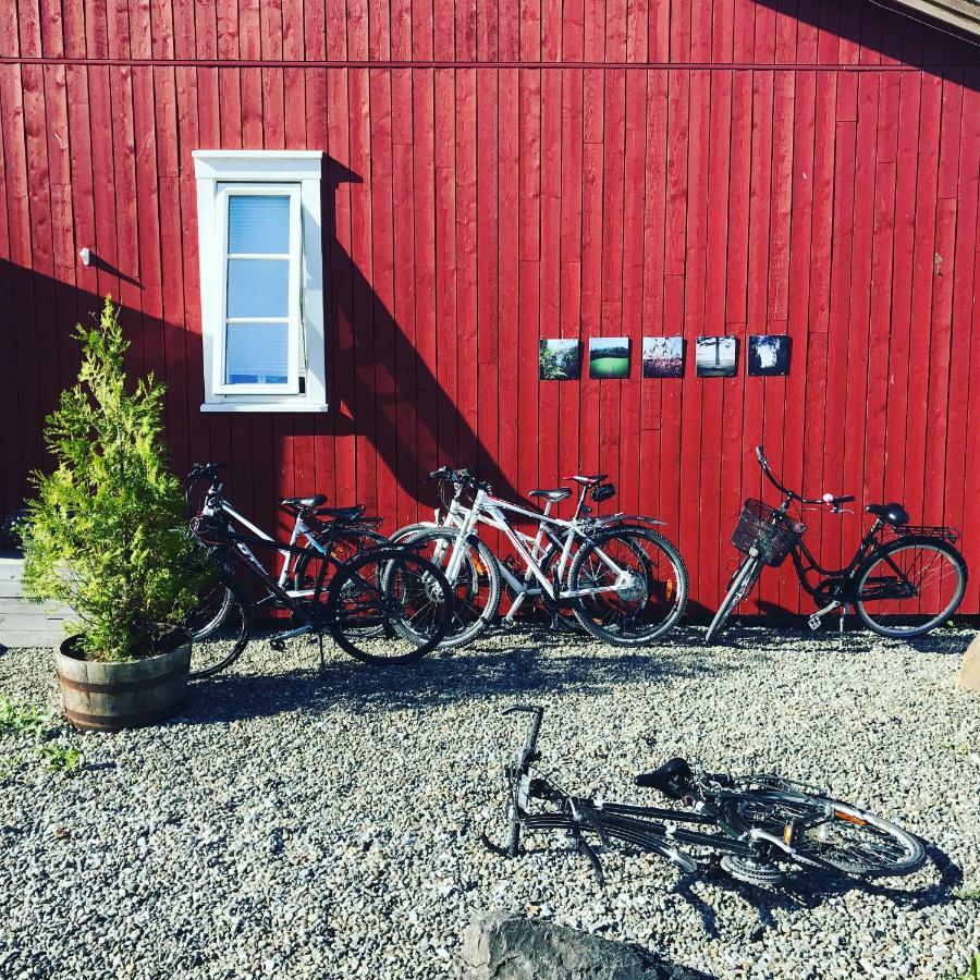 Saga, Et Unikt, Sjarmerende Badehotell Med Fa Rom, Sauna Og Badebrygge - Inderoy Straumen  Exterior foto